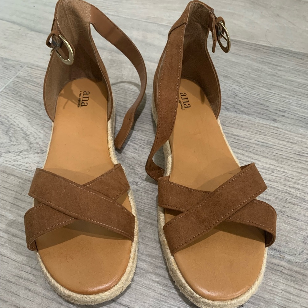 Women’s Brown a.n.a flats, Size 11M